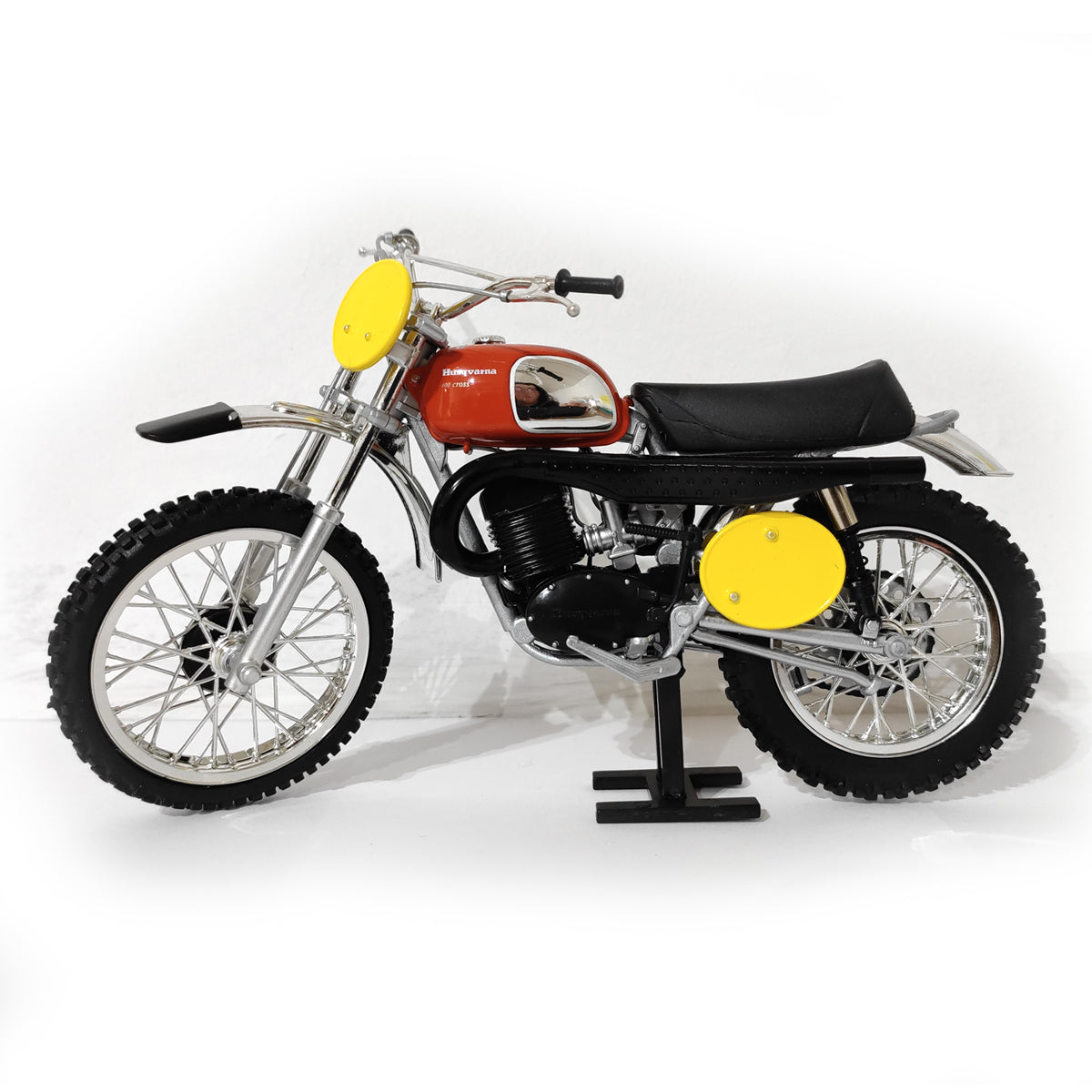 Maquette Moto 1/12 ème HUSQVARNA CROSS 400 de 1970